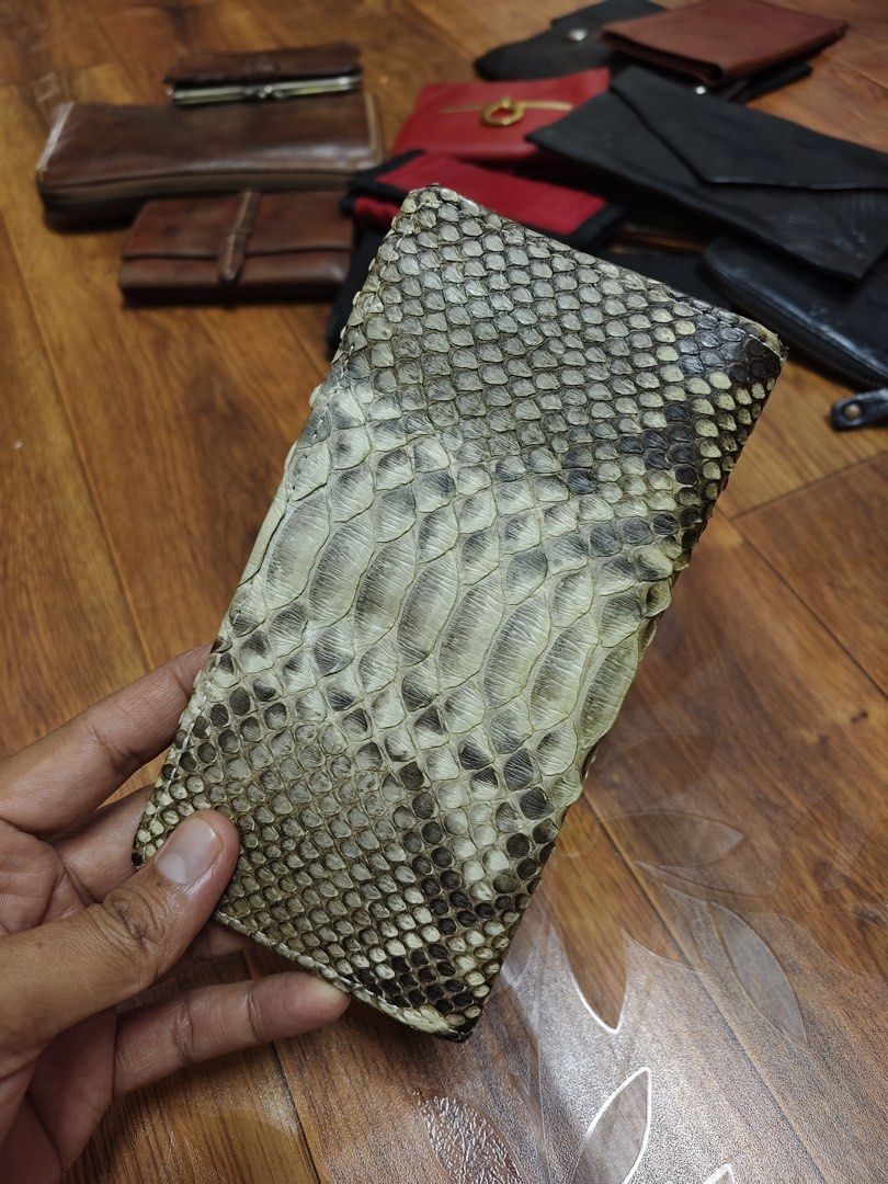 Custom Python Wallet (Category: Wallets & Card Holders) located in Kuala Selangor. Submitted by kamaruzzaman.ismail (Listing ID 1463958025, Image 3). Description: Custom python wallet Ukuran 6" x 3.5" Kondisi tiptop 9/10 Bebas defek Banyak slot kad Total 15 compartment.