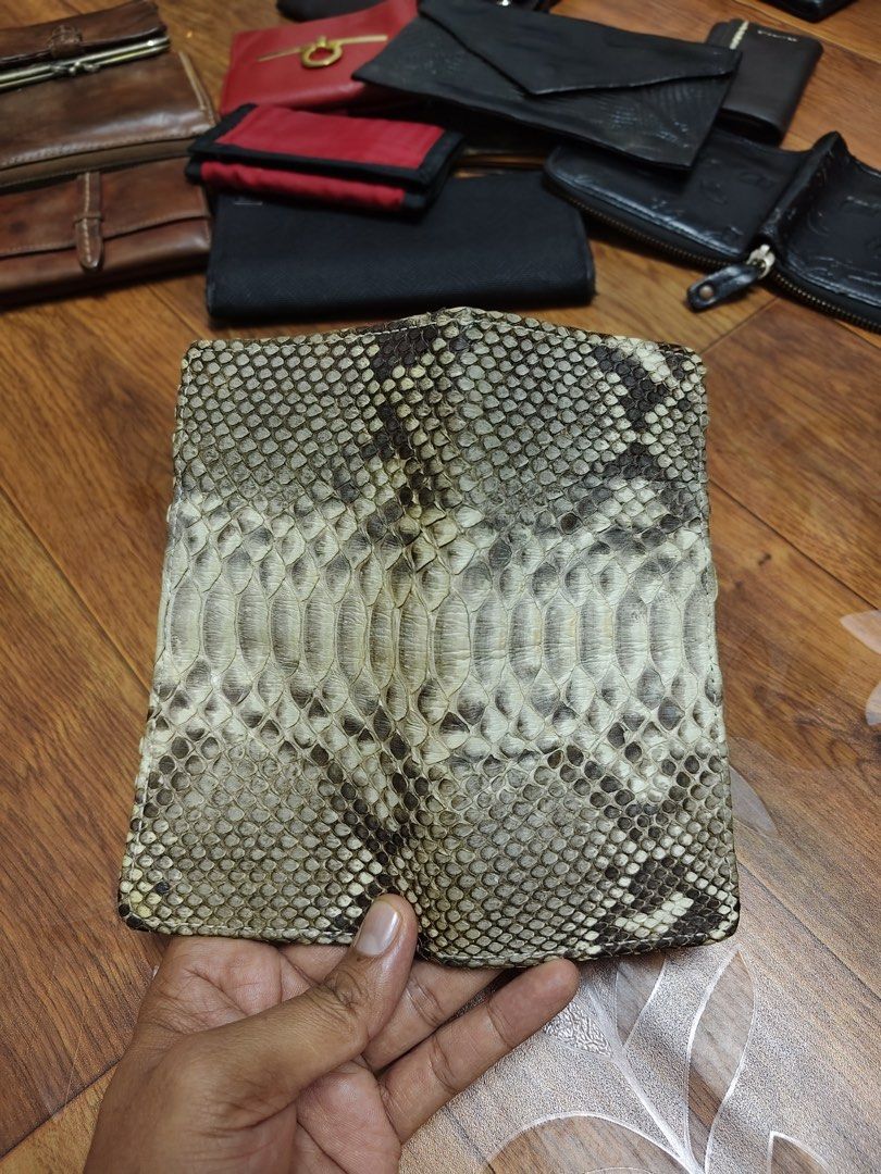 Custom Python Wallet (Category: Wallets & Card Holders) located in Kuala Selangor. Submitted by kamaruzzaman.ismail (Listing ID 1463958025, Image 2). Description: Custom python wallet Ukuran 6" x 3.5" Kondisi tiptop 9/10 Bebas defek Banyak slot kad Total 15 compartment.