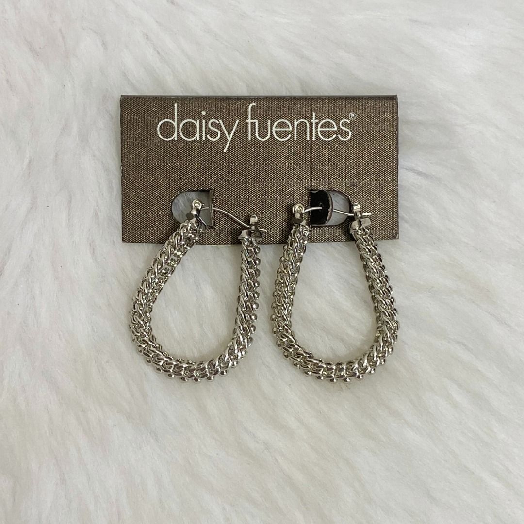 Daisy Fuentes Silver Tone Textured Chain-Link Loop Earrings (Category: Earrings) located in Cebu City. Submitted by posh_avenue888 (Listing ID 1464079139, Image 2). Description: Brand new. From Japan. 1.35". 100% authentic!!!.