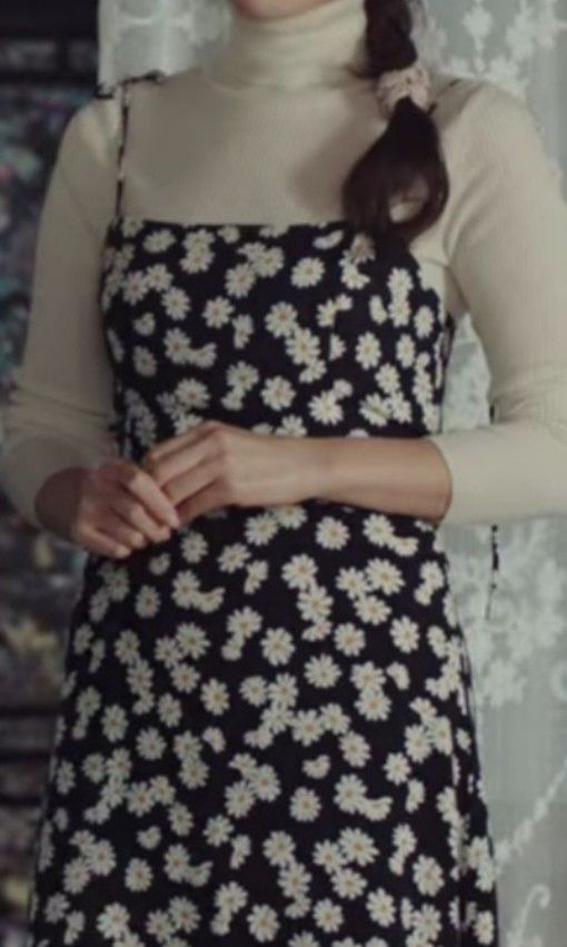 Daisy printed midi dress (Category: Dresses) located in Marilao. Submitted by 90schicc (Listing ID 1464003766, Image 2). Description: Medium Size. Very good condition. No flaws. Same as picture..