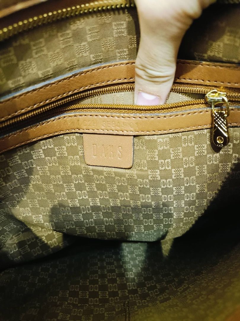 Daks London (Category: Luxury Bags & Wallets) located in Cagayan de Oro. Submitted by rairaibags (Listing ID 1463997722, Image 3). Description: .