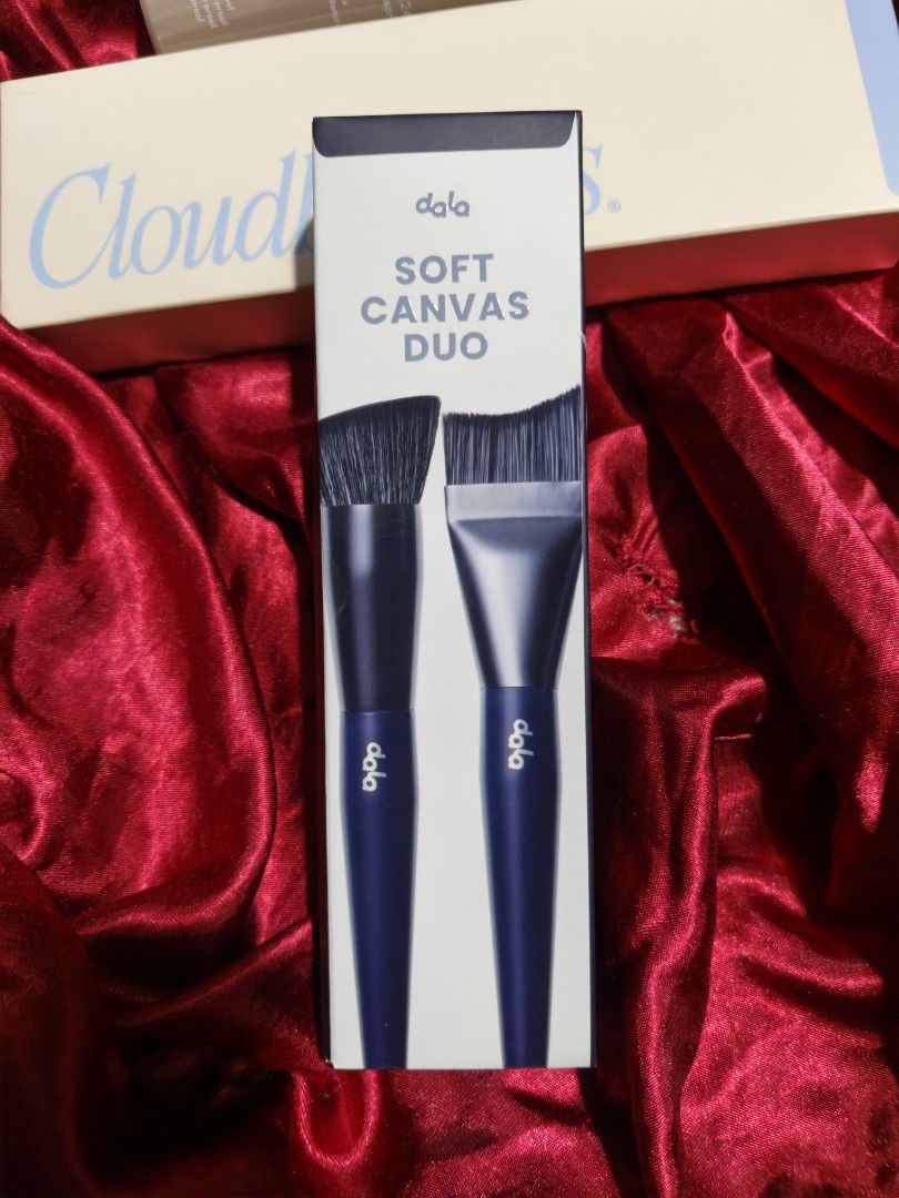Dala Soft Canvas Duo (Category: Makeup) located in Valenzuela. Submitted by aashhhliii (Listing ID 1464106374, Image 2). Description: DALA FIRST CLASS FACE BRUSHES - Soft Canvas Duo - Brandnew - 500 - MOD: GCASH - 📦: LALAMOVE / JNT SHIPMENT - BUYER WILL SHOULDER SF ‼️ - STRICTLY PAYMENT FIRST ‼️ - CAN DO MEET UP IF MALAPIT LANG.