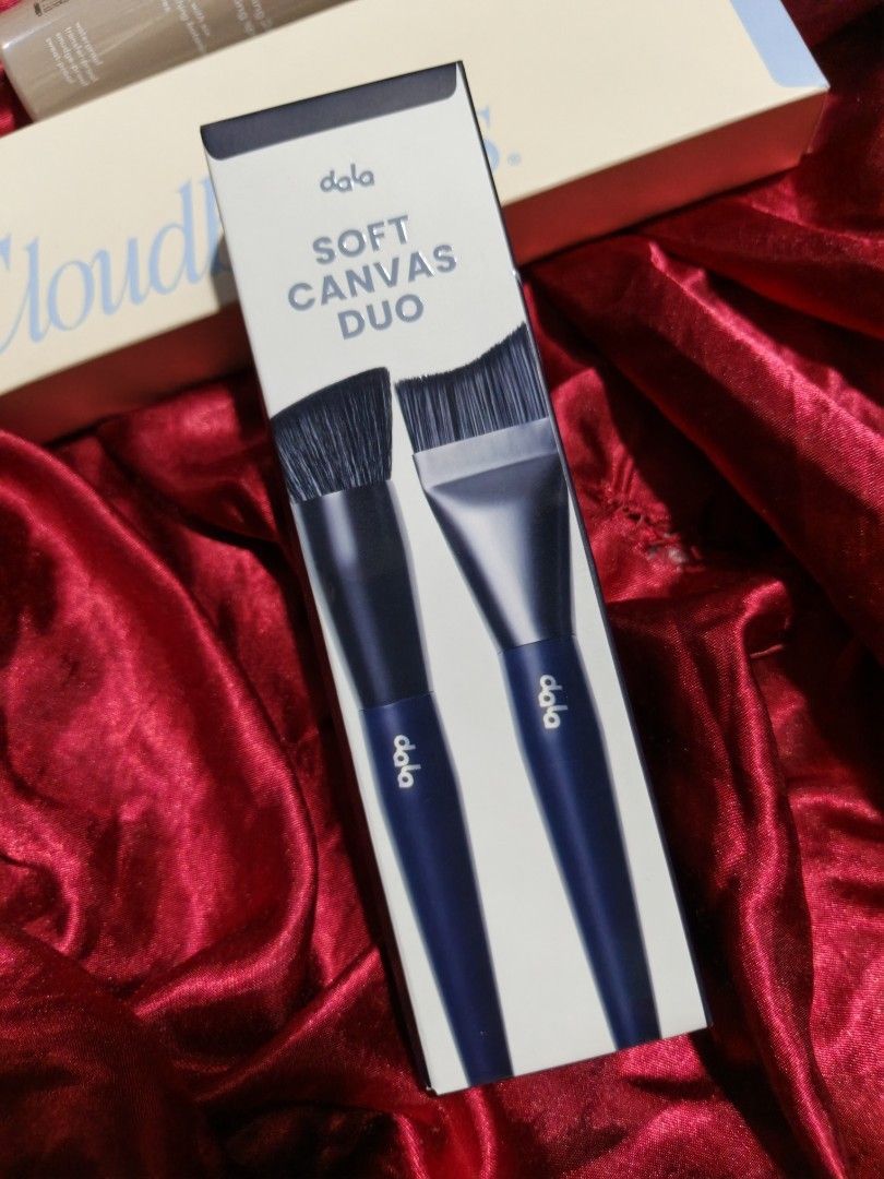 Dala Soft Canvas Duo (Category: Makeup) located in Valenzuela. Submitted by aashhhliii (Listing ID 1464106374, Image 1). Description: DALA FIRST CLASS FACE BRUSHES - Soft Canvas Duo - Brandnew - 500 - MOD: GCASH - 📦: LALAMOVE / JNT SHIPMENT - BUYER WILL SHOULDER SF ‼️ - STRICTLY PAYMENT FIRST ‼️ - CAN DO MEET UP IF MALAPIT LANG.