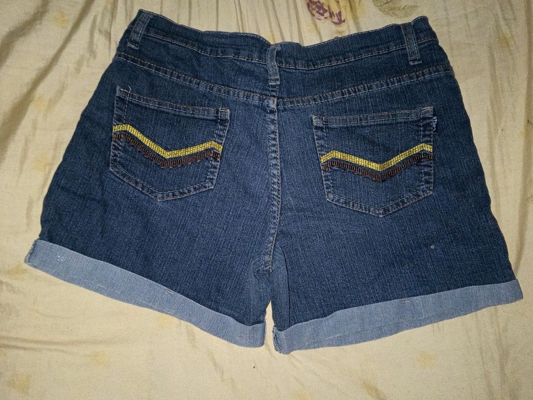 DARK DENIM SHORT FOR WOMEN (Category: Shorts) located in Quezon City. Submitted by zoesmithshop (Listing ID 1464067614, Image 2). Description: DARK DENIM SHORT - HEAVY DENIM - SIZE 31 - good condition no issue.