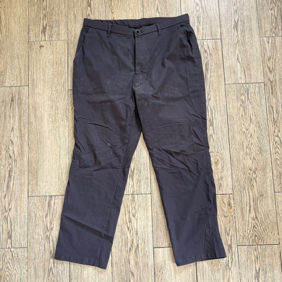 Dark Grey Chinos (Category: Chinos) located in Imus. Submitted by reloved.nd (Listing ID 1464071096, Image 1). Description: - Dark grey chinos - Classic fit, perfect for everyday wear - Button and zip closure - Front and back pockets - Minor marks on fabric (please check photos) - Ready for a new home.
