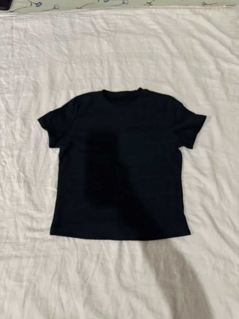 Dazy Black T-shirt Size M (Category: Shirts) located in Quezon City. Submitted by gentle_le (Listing ID 1463957415, Image 1). Description: Unused but washed once - Ideal for everyday wear - Versatile and easy to pair with any outfit Original price: ₱260+.