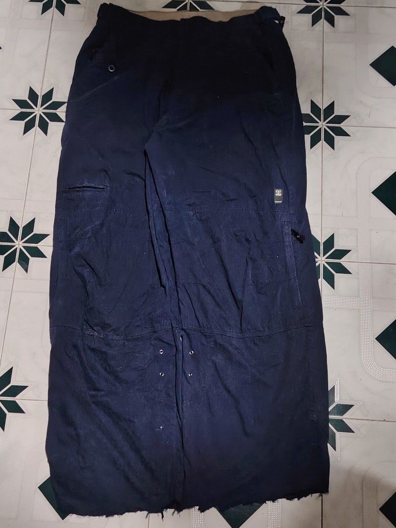 dc double knee pang skate (Category: Jeans) located in Batangas. Submitted by christonmisajon97 (Listing ID 1464031445, Image 2). Description: waist33 Lenght 41 thigh 13.5 hem10 kayo na magpaayos.