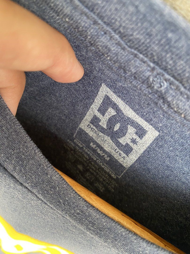 DC Shoes Usa Logo Tee (Category: Tshirts & Polo Shirts ) located in Santa Rosa. Submitted by thriftandwrap.2020 (Listing ID 1464069876, Image 3). Description: •𝑺𝒊𝒛𝒆:Medium •𝑪𝒐𝒏𝒅𝒊𝒕𝒊𝒐𝒏:Excellent •𝑪𝒐𝒍𝒐𝒓 𝒓𝒂𝒕𝒆:9/10 𝗠𝗶𝗻𝗲 300.