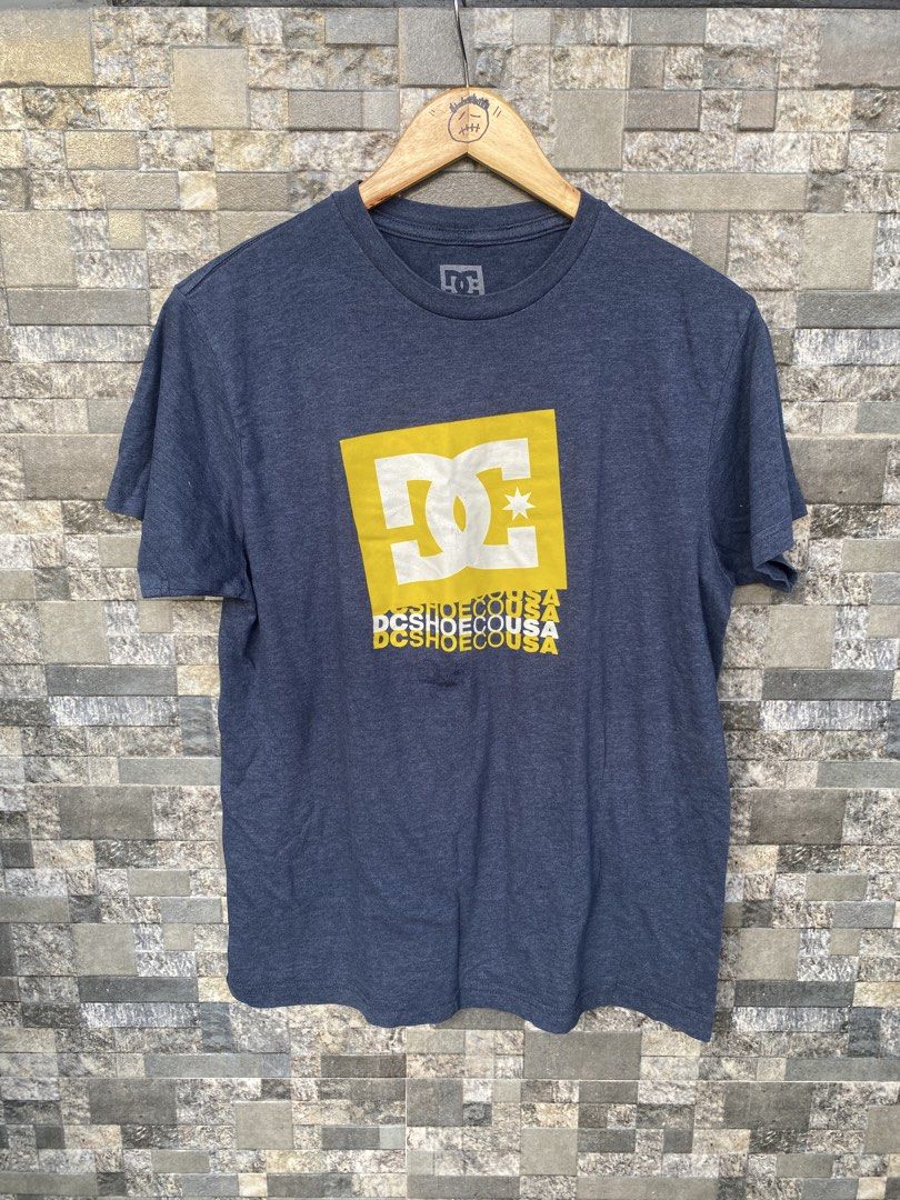 DC Shoes Usa Logo Tee (Category: Tshirts & Polo Shirts ) located in Santa Rosa. Submitted by thriftandwrap.2020 (Listing ID 1464069876, Image 1). Description: •𝑺𝒊𝒛𝒆:Medium •𝑪𝒐𝒏𝒅𝒊𝒕𝒊𝒐𝒏:Excellent •𝑪𝒐𝒍𝒐𝒓 𝒓𝒂𝒕𝒆:9/10 𝗠𝗶𝗻𝗲 300.