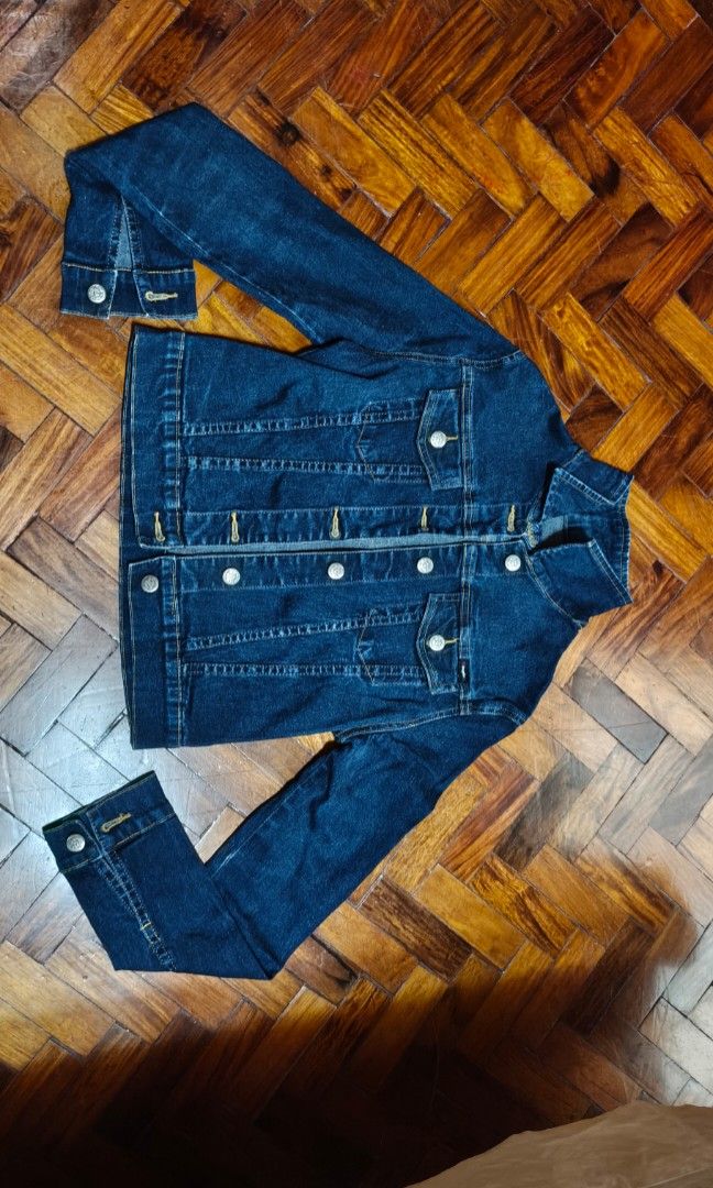 Denim Jacket (Category: Coats, Jackets and Outerwear) located in Tarlac. Submitted by allysarusanguieb_25 (Listing ID 1463941877, Image 1). Description: Best fit for Small.