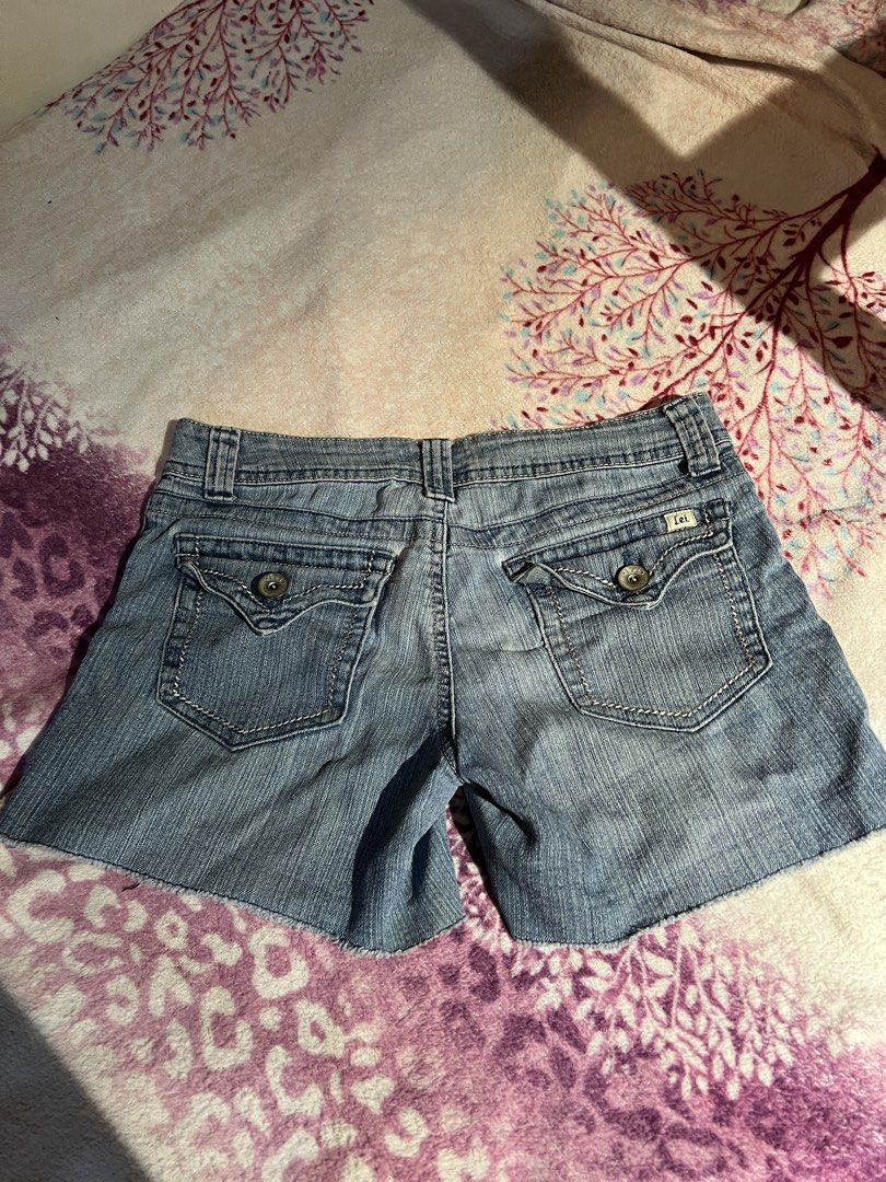 Denim Shorts (Category: Shorts) located in Manila. Submitted by nissi.b (Listing ID 1463991023, Image 2). Description: - still in very good condition - good for xs to s body type - dm for ww pics - loc: sta. mesa, manila.