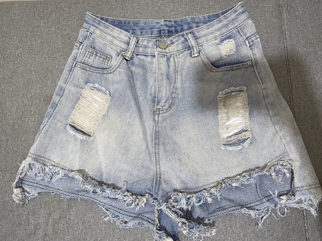 Denim Shorts (Category: Shorts) located in Manila. Submitted by babyspice.666 (Listing ID 1464083357, Image 1). Description: 📌 Pasig Area, Can do meet up if cash payment (SM East Ortigas) 📌Lalamove or Jnt.