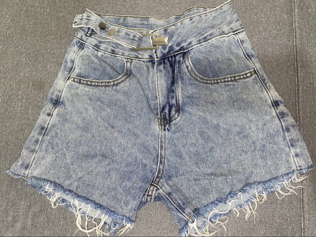 Denim Shorts (Category: Shorts) located in Manila. Submitted by babyspice.666 (Listing ID 1464083357, Image 2). Description: 📌 Pasig Area, Can do meet up if cash payment (SM East Ortigas) 📌Lalamove or Jnt.