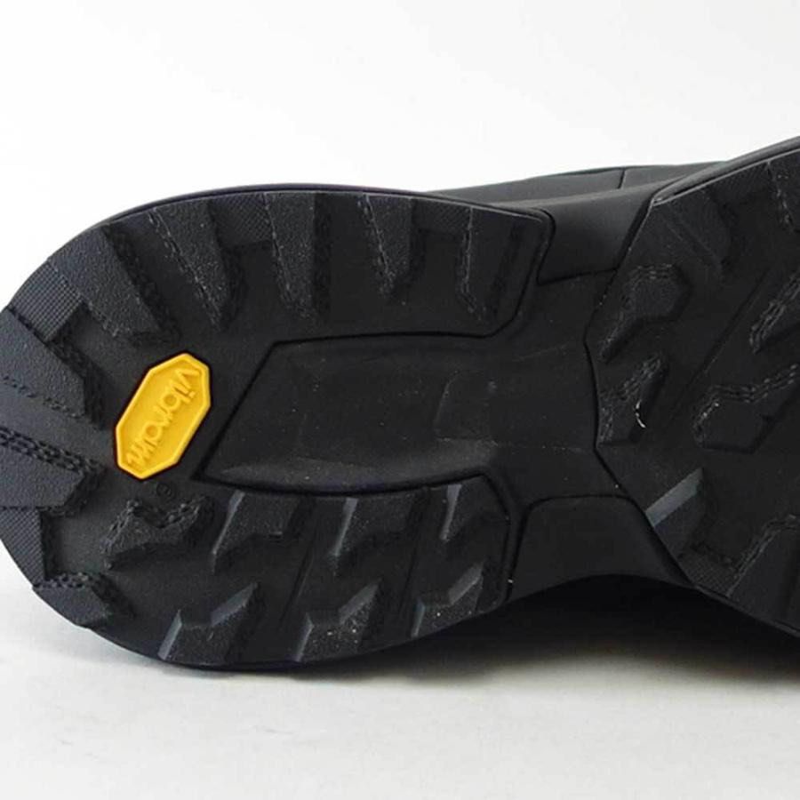 DESCENTE Black Padded Vibram Sole Boots (Category: Boots) located in Pasig City. Submitted by blitzkriegspc (Listing ID 1464136615, Image 2). Description: - Brand: DESCENTE - Style: Padded Boots - Sole: Chunky Vibram sole for excellent grip - Closure: Side zip for easy wear - Features: Padded upper for warmth and comfort - Ideal for: Cold weather - Condition: Brand new with original tags.