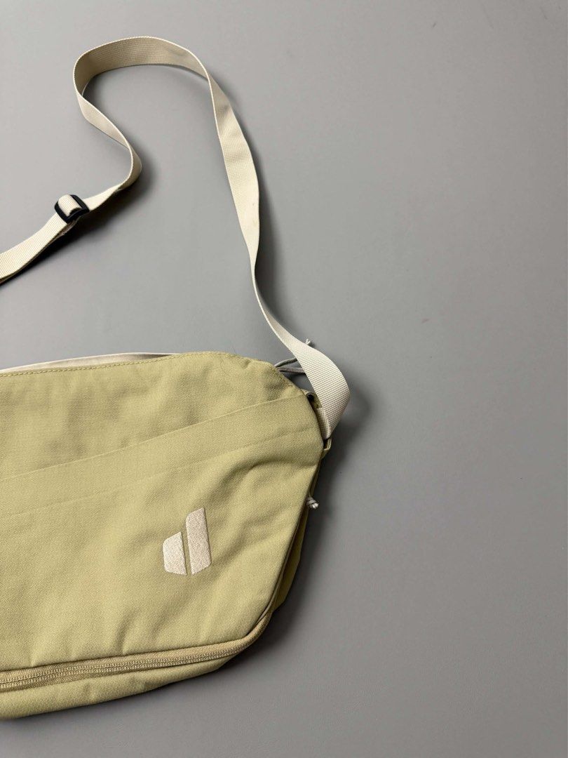 DEUTER (Category: Cross-body Bags) located in Guagua. Submitted by sweetboyy (Listing ID 1464058915, Image 3). Description: DEUTER PASSWAY 2 CROSSBODY BAG.