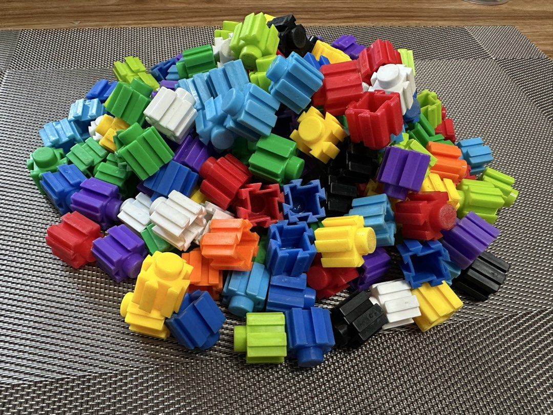 Diamond Building Blocks (Category: Lego & Building Sets) located in Batangas. Submitted by batang_90s_ako (Listing ID 1463942520, Image 3). Description: Diamond Building Blocks - As is condition - 83 pcs.