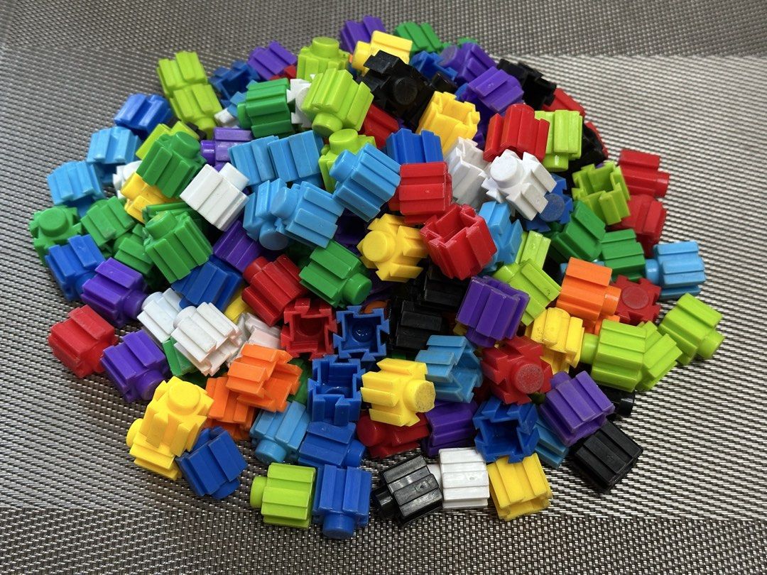 Diamond Building Blocks (Category: Lego & Building Sets) located in Batangas. Submitted by batang_90s_ako (Listing ID 1463942520, Image 1). Description: Diamond Building Blocks - As is condition - 83 pcs.