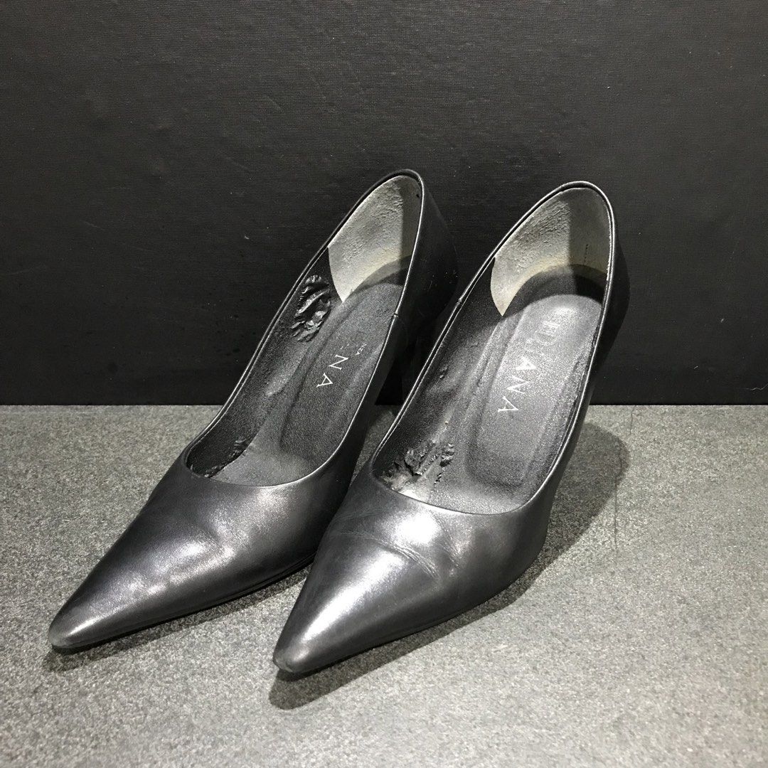 DIANA Black Leather Pointed Toe Heels (Category: Heels) located in Baao. Submitted by all.things.japan (Listing ID 1463989136, Image 1). Description: SIZE 6.0 - Brand: DIANA - Color: Black - Material: Leather - Style: Pointed toe heels - Size: 22.5cm - Origin: Made in Japan.