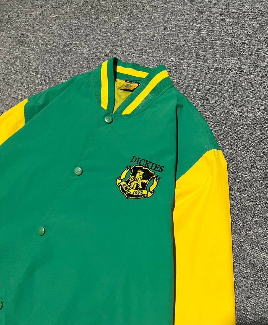 DICKIES CLASSIC Y2K JACKET (Category: Coats, Jackets and Outerwear) located in Caloocan City. Submitted by wewearworn (Listing ID 1464066652, Image 3). Description: Large Best Fit 23 x 27 Almost new pa No Issues 9.8/10 Color Rate.