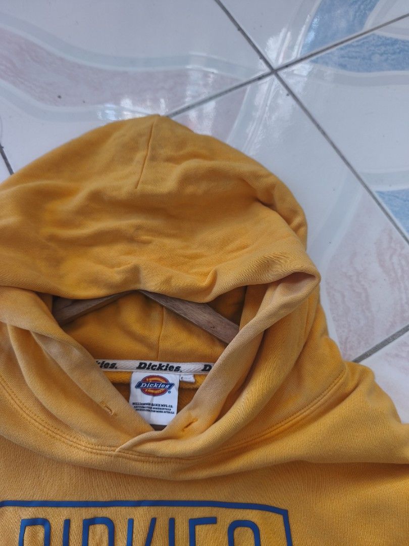 Dickies Hoodie (Category: Coats, Jackets and Outerwear) located in Legazpi City. Submitted by cookandthriftzzzzz (Listing ID 1464071033, Image 2). Description: size XL Need Wash very good condtion .