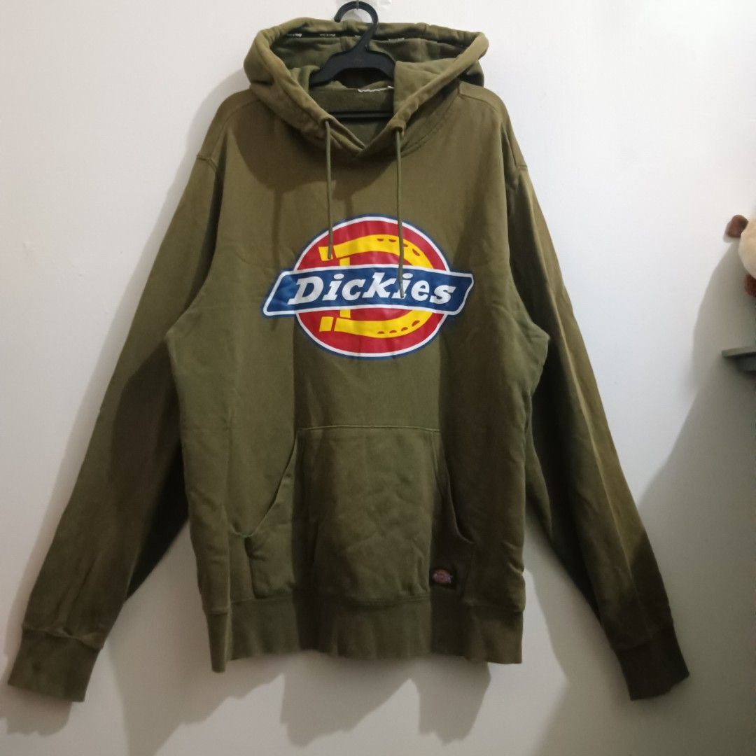 DICKIES Hoodie Olive Green (Category: Coats, Jackets and Outerwear) located in Caloocan City. Submitted by jaychingsss (Listing ID 1464132911, Image 1). Description: Dickies Hoodie - 100 24x29 With washtag, cut neck tag Heavy Cotton Issues: Sunfade bandang sleeves, Pinhole bandang shoulder and stitch sa gilid ng pocket.