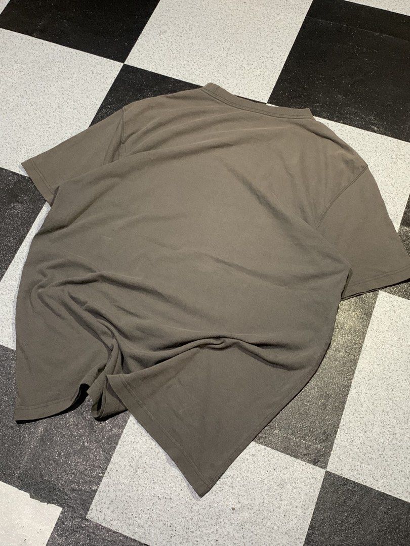 Dickies pocket tee (Category: Formal Shirts) located in Angeles City. Submitted by badillajel81176 (Listing ID 1463986467, Image 2). Description: WTS –Dickies Pocket tee 📏 Size: Tag size “Xl“ 📏 Measurements: Width : 24.1 Length: 31.4 💢Issue- Sun Fade ✨ Condition: 10/8 🟦 Color Rate:10/7 📍 Pampanga Angeles City 📦 Shipping available nationwide.
