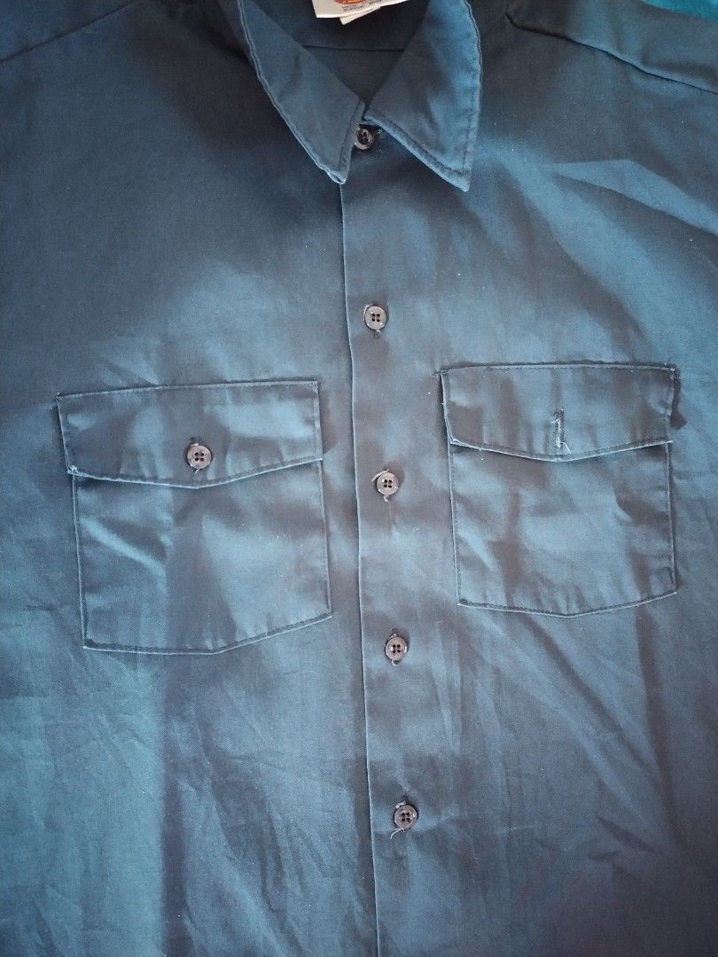 Dickies Short Sleeve Work Shirt Navy Blue (Category: Tshirts & Polo Shirts ) located in Mangaldan. Submitted by niftythrifty69 (Listing ID 1463939327, Image 2). Description: - Navy blue Dickies work shirt - Short sleeves - Two chest pockets - Button-up front - Classic Dickies logo tag on pocket - Comfortable and durable material - Perfect for work or casual wear not faded its due to lighting.