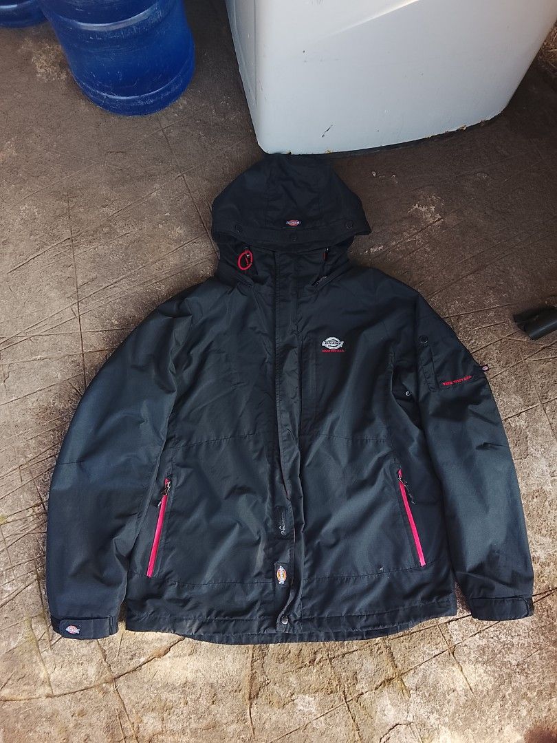 Dickies Windbreaker (Category: Coats, Jackets and Outerwear) located in Salay. Submitted by kenzmisael55555 (Listing ID 1464137414, Image 1). Description: - Black Dickies hooded jacket - Red zipper accents - Dickies logo on chest and sleeve - Lined with bright red fabric - Ideal for cooler weather - Style and size details available on tags.