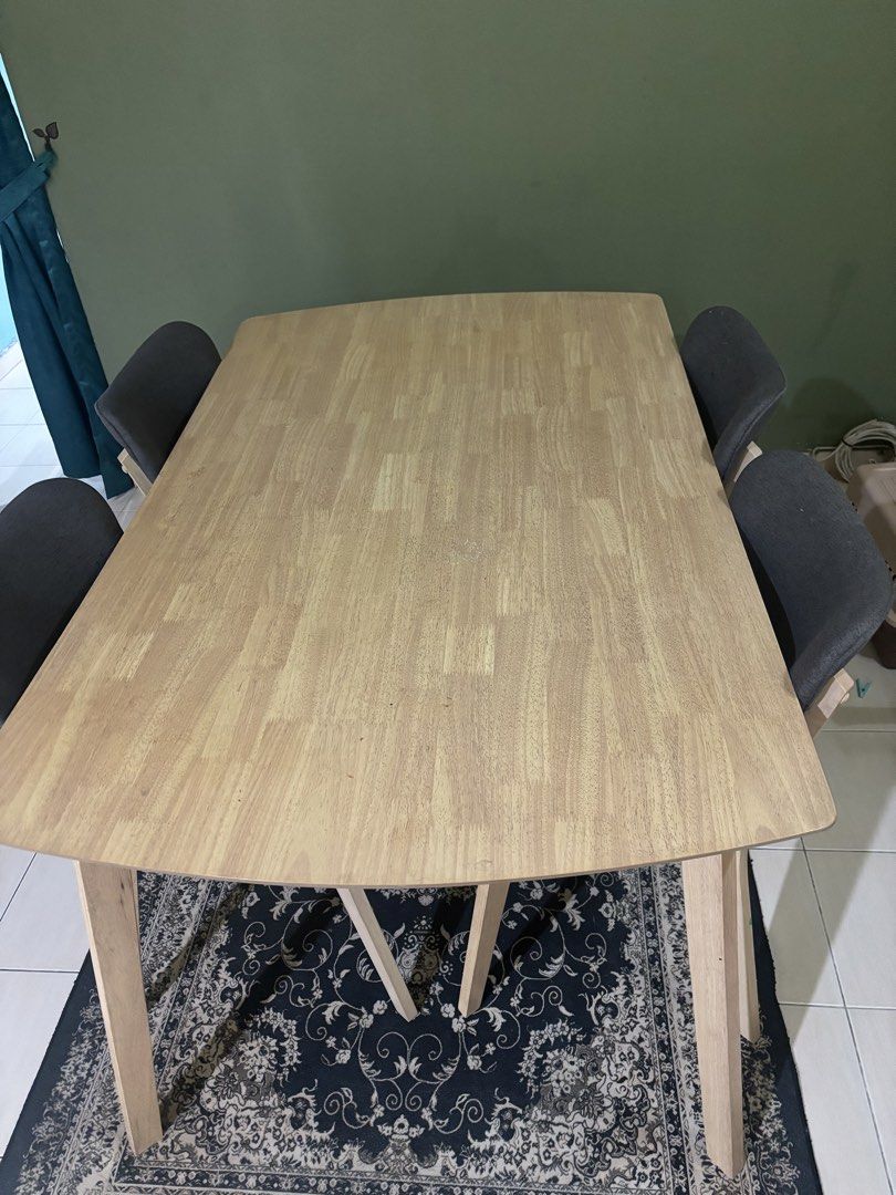 Dining table (Category: Dinnerware & Cutlery) located in Kuantan. Submitted by shera24434 (Listing ID 1463986356, Image 3). Description: JUALAN PINDAH RUMAH COD/ PICKUP AREA KUANTAN, PAHANG.