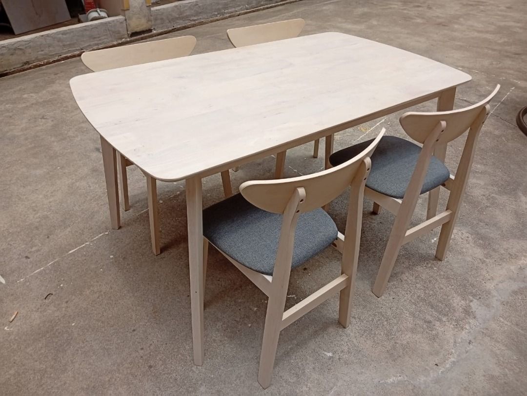 Dining Table (Category: Tables & Sets) located in Petaling Jaya. Submitted by nm016648427690 (Listing ID 1464059269, Image 2). Description: Dining table Size: W,80.cm,L,140.cm,H,75.cm RM-350 Code :DT-016 Stock Available : 1 Condition : Goods ** (ABOVE PRICE DOES NOT INCLUDE DELIVERY & INSTALLATION) ** We are specialist in BUY or SELL New/Used Home Furniture or Office Equipment [ Perabot Kita Furniture ] Address: L1-03 times 89 Jalan 8A/133, Taman