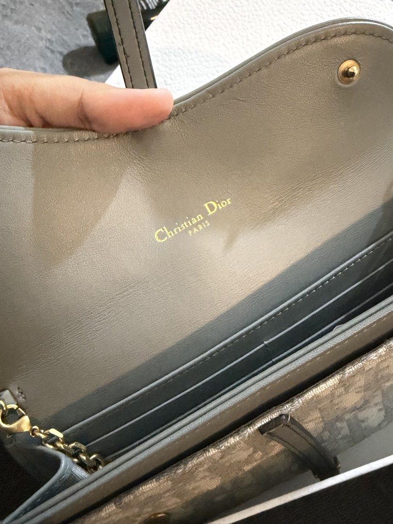 dior (Category: Bags & Wallets) located in Shah Alam. Submitted by fareil98_ (Listing ID 1464045413, Image 2). Description: .