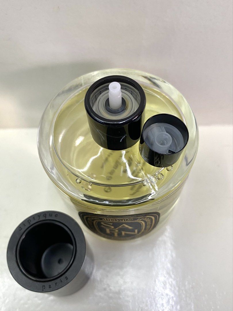 Diptyque Sapin Mini Room Spray, 50 mL (Category: Fragrance & Deodorants) located in Mexico. Submitted by happymoby (Listing ID 1463980980, Image 3). Description: diptyque Sapin Mini Room Spray, 50 mL Home fragrance in a portable, travel-sized bottle. Can be used on curtains, fabric wall coverings, and cushions.