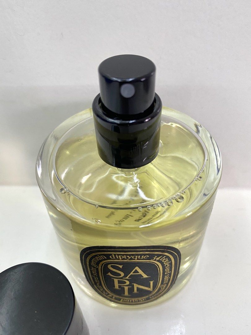 Diptyque Sapin Mini Room Spray, 50 mL (Category: Fragrance & Deodorants) located in Mexico. Submitted by happymoby (Listing ID 1463980980, Image 2). Description: diptyque Sapin Mini Room Spray, 50 mL Home fragrance in a portable, travel-sized bottle. Can be used on curtains, fabric wall coverings, and cushions.
