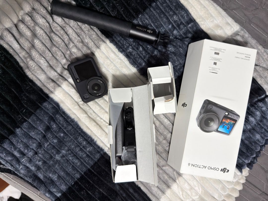 DJI Osmo Action 6 Camera with Accessories (Category: Cameras) located in Caloocan City. Submitted by brryle (Listing ID 1464045634, Image 3). Description: - DJI Osmo Action 6 Camera - Includes Charging Handle - Original Packaging - Ready for your next adventure! Only used twice in Boracay and Baguio. Bought for 32000 RFS. will upgrade to pocket cam .