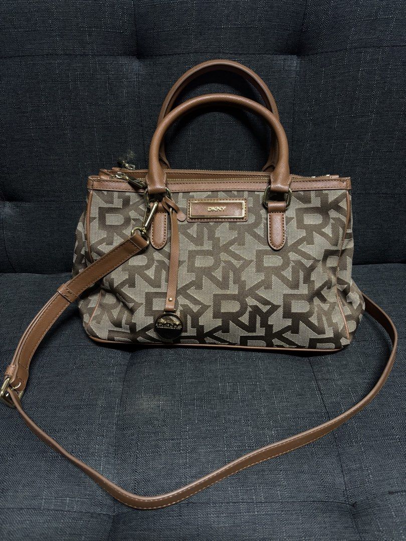 Dkny vintage canvas (Category: Cross-body Bags) located in Manila. Submitted by affordaluxonlineshop (Listing ID 1464122980, Image 1). Description: .