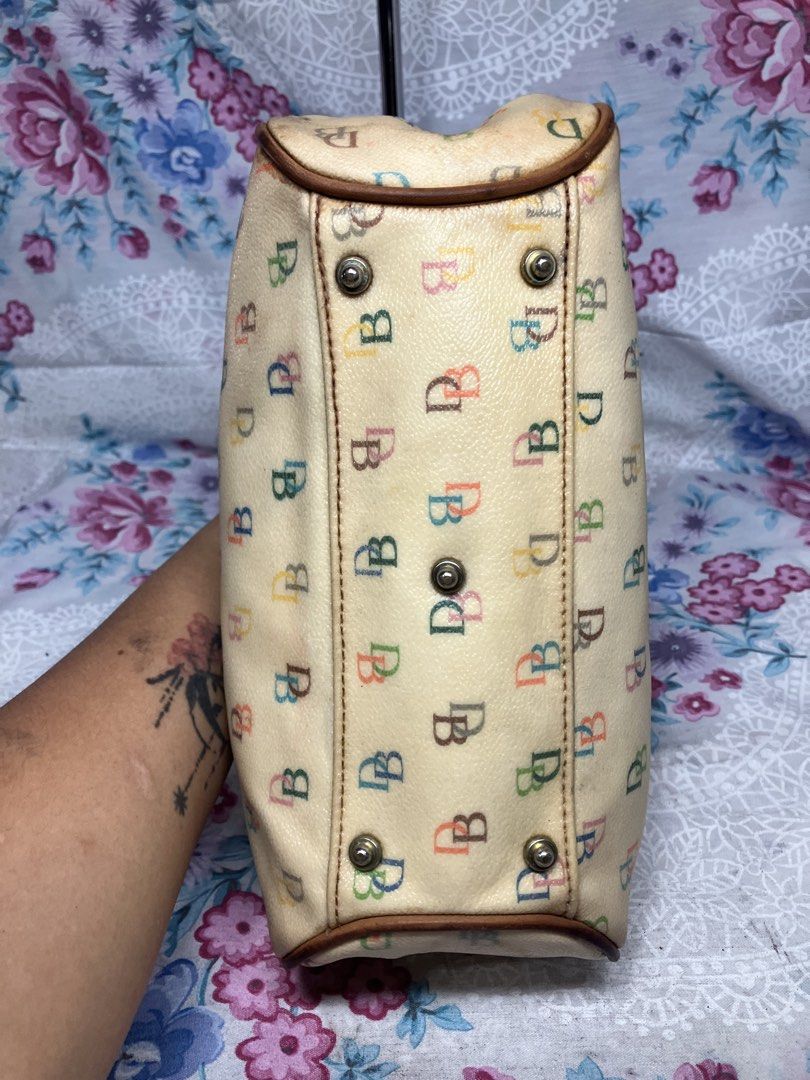 DOONEY & BOURKE RAINBOW HAND BAG (Category: Shoulder Bags) located in General Mariano Alvarez. Submitted by adonid (Listing ID 1463961703, Image 3). Description: DOONEY & BOURKE RAINBOW HAND BAG GOOD CONDITION NORMAL SIGN OF USAGE ONLY.