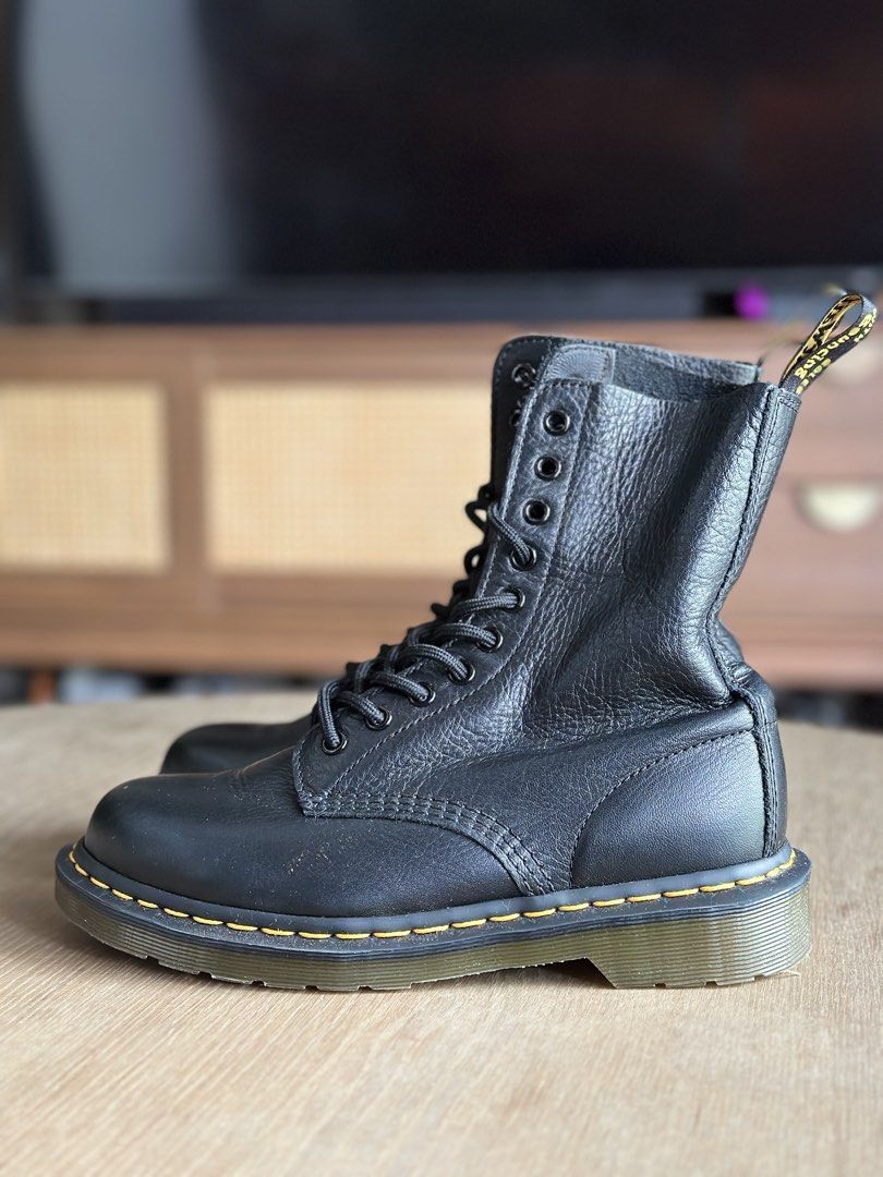Dr. Martens 1490 Virginia Leather High Boots (Category: Boots) located in Cainta. Submitted by the_lawww (Listing ID 1464047170, Image 3). Description: - Classic black Dr. Martens boots - 1490 Virginia Leather High Boots - Size US 7 - Durable leather construction - Iconic yellow stitching - Air-cushioned sole for comfort - Secure lace-up closure ₱5,000 For meetups and delivery Antipolo, Taytay, Cainta, Pasig, Makati, QC, Manila Shipping fee is sh