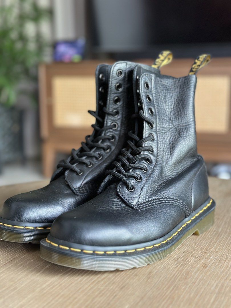 Dr. Martens 1490 Virginia Leather High Boots (Category: Boots) located in Cainta. Submitted by the_lawww (Listing ID 1464047170, Image 2). Description: - Classic black Dr. Martens boots - 1490 Virginia Leather High Boots - Size US 7 - Durable leather construction - Iconic yellow stitching - Air-cushioned sole for comfort - Secure lace-up closure ₱5,000 For meetups and delivery Antipolo, Taytay, Cainta, Pasig, Makati, QC, Manila Shipping fee is sh