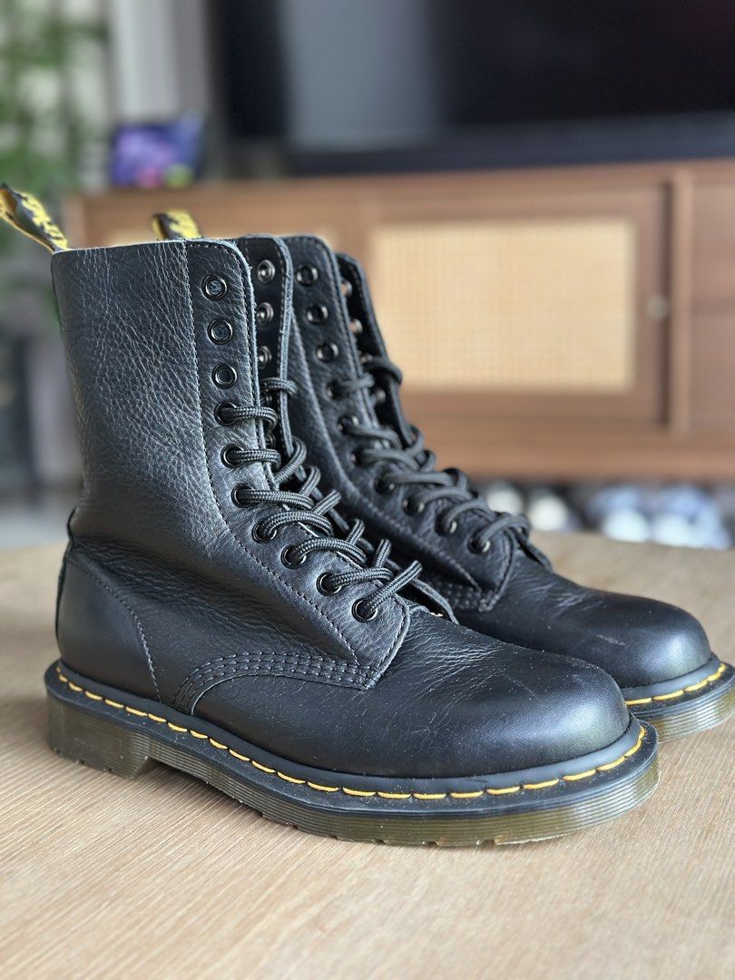 Dr. Martens 1490 Virginia Leather High Boots (Category: Boots) located in Cainta. Submitted by the_lawww (Listing ID 1464047170, Image 1). Description: - Classic black Dr. Martens boots - 1490 Virginia Leather High Boots - Size US 7 - Durable leather construction - Iconic yellow stitching - Air-cushioned sole for comfort - Secure lace-up closure ₱5,000 For meetups and delivery Antipolo, Taytay, Cainta, Pasig, Makati, QC, Manila Shipping fee is sh