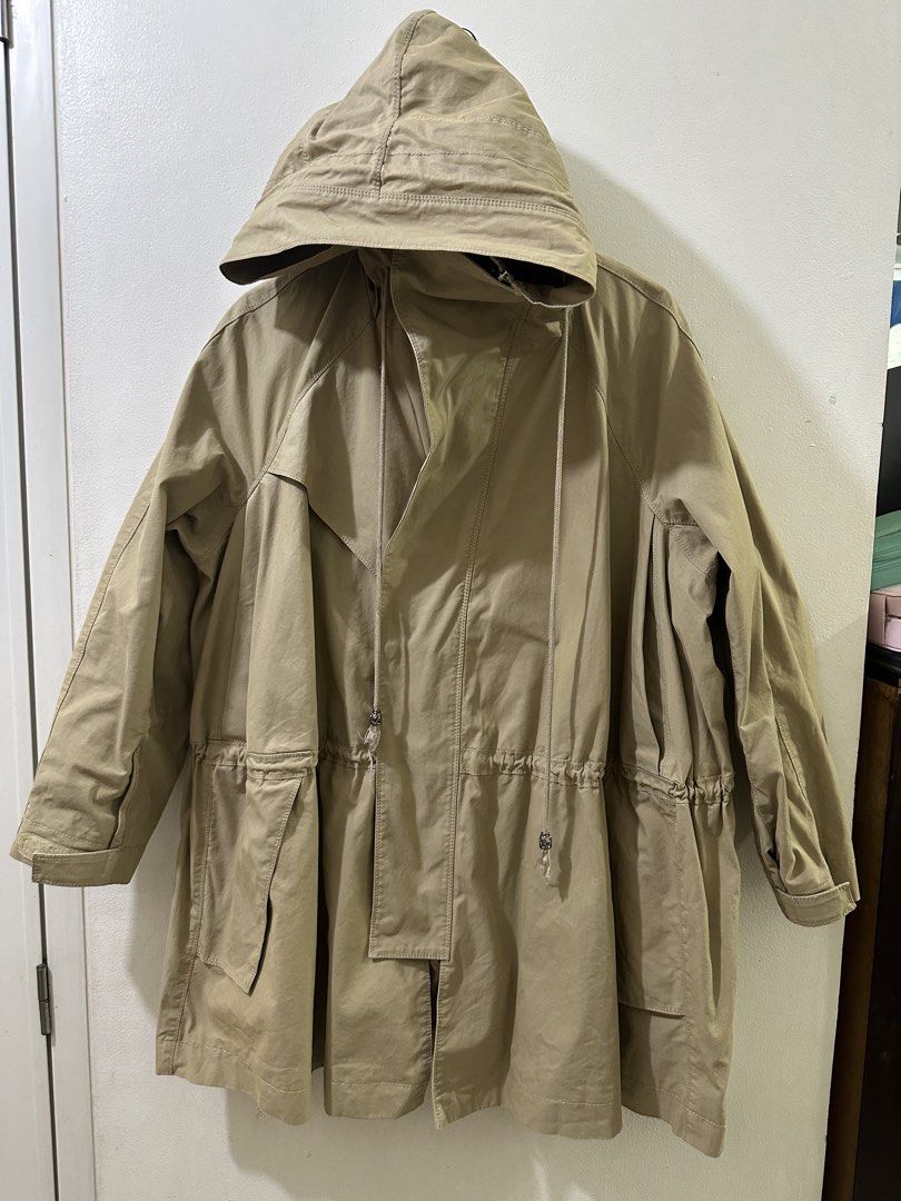 Drawstring Oversized Parka Hooded (Category: Coats, Jackets and Outerwear) located in Manila. Submitted by kluxvault (Listing ID 1463975351, Image 1). Description: .