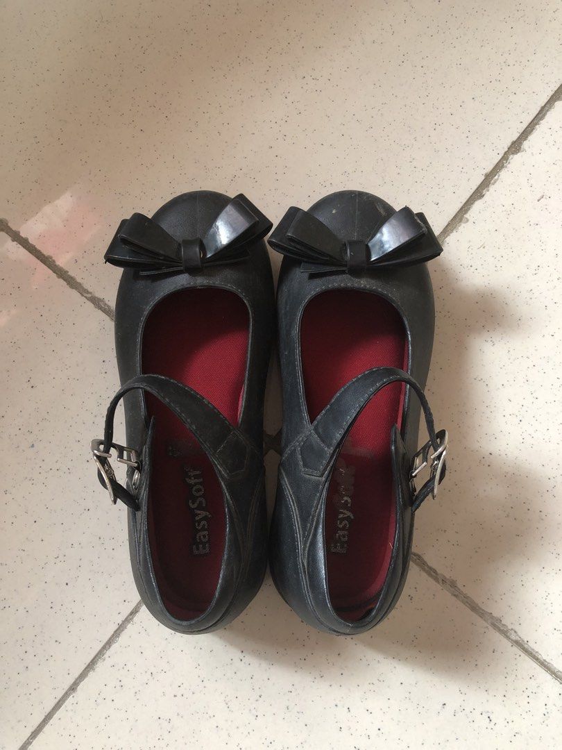 EasySoft Black shoes (Category: Babies & Kids Fashion) located in Cavite. Submitted by ai__chang (Listing ID 1464124579, Image 3). Description: - Pair 1: Black EasySoft (size 30) - Features buckle straps and cute bow details - Red inner lining for a pop of color - inner sole is made with memory foam.