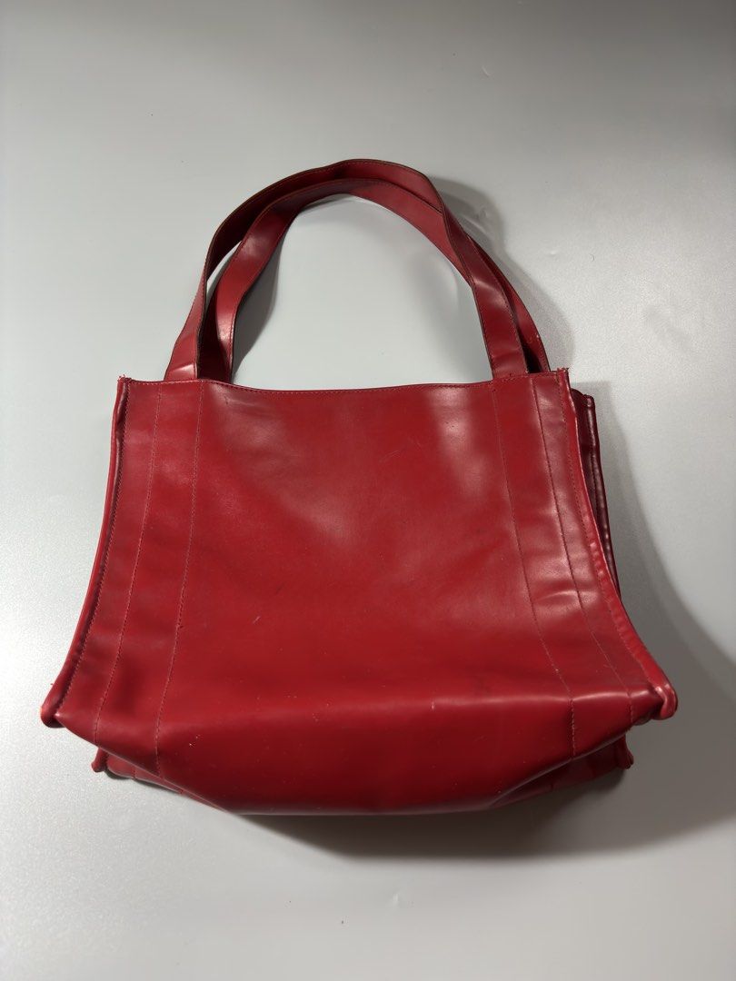 Ecko Red Leather Tote Bag (Category: Luxury Bags & Wallets) located in Balungao. Submitted by alldriftedgears (Listing ID 1464100618, Image 3). Description: Ecko Red Leather Tote Bag/Shoulder Bag.