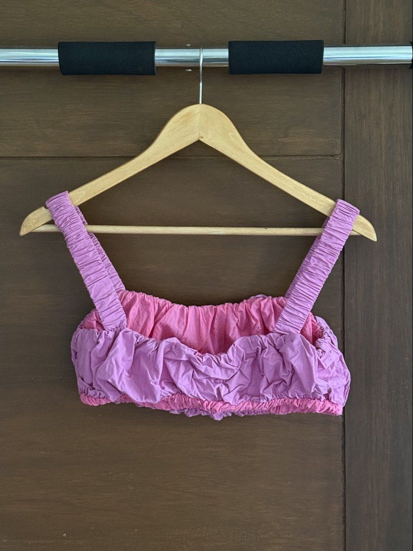 Editor’s Market Pink Bubble Crop Top (Category: Sleeveless) located in Tarlac. Submitted by samdeclutters_ (Listing ID 1463979456, Image 2). Description: - Size: M - Fabric: Crisp Cotton - Never used, only washed once - RFS: Pink is not my color 🥲.