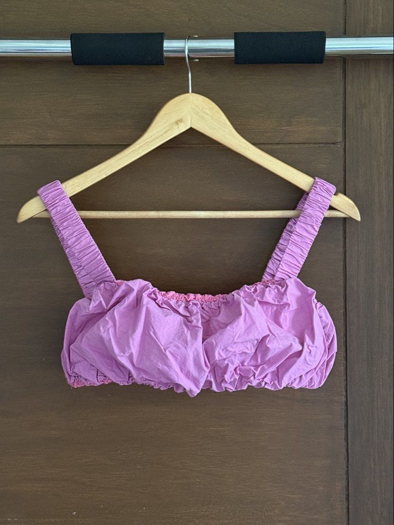 Editor’s Market Pink Bubble Crop Top (Category: Sleeveless) located in Tarlac. Submitted by samdeclutters_ (Listing ID 1463979456, Image 1). Description: - Size: M - Fabric: Crisp Cotton - Never used, only washed once - RFS: Pink is not my color 🥲.