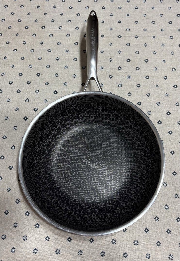 EJIRY Hexagonal Non-stick Wok (Category: Cookware & Accessories) located in San Mateo. Submitted by kusinaninanan (Listing ID 1463991936, Image 1). Description: Branded Ejiry Wokpan Gas, electric and Induction Maganda and Makiniz po sya… .