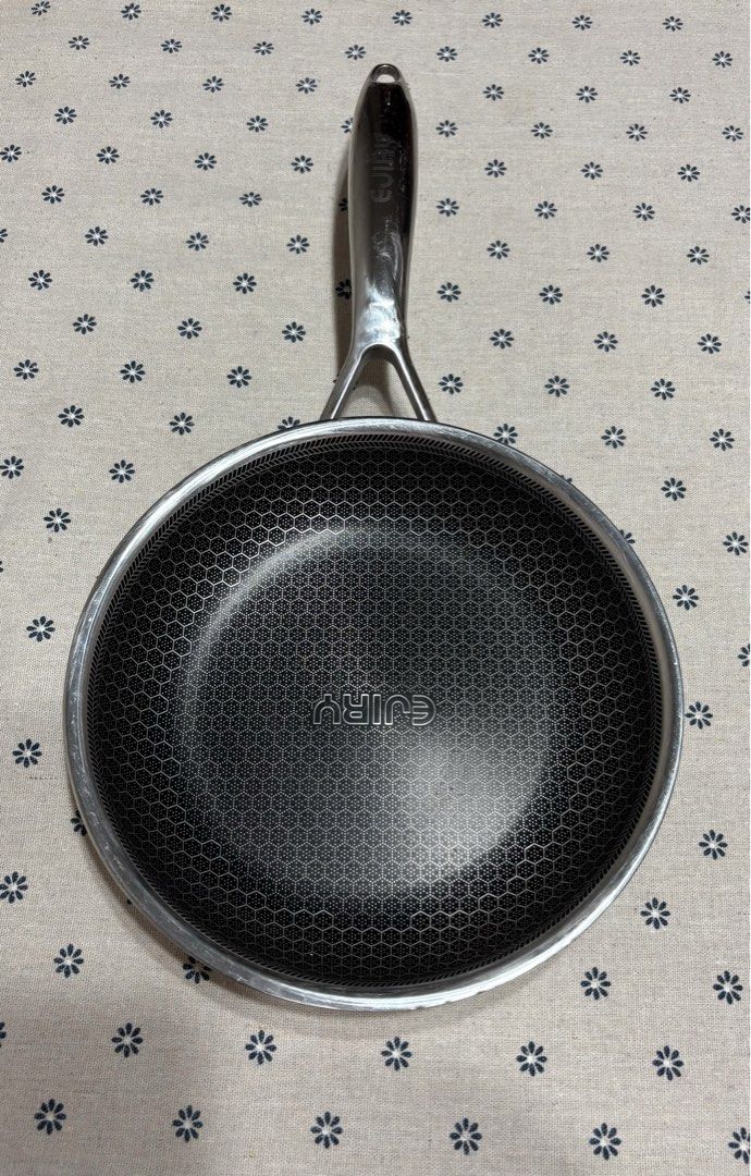 Ejiry Non-stick Frying Pan (Category: Cookware & Accessories) located in San Mateo. Submitted by kusinaninanan (Listing ID 1463997152, Image 1). Description: Branded Ejiry 21cm Gas, electric and Induction Maganda and mkiniz po .