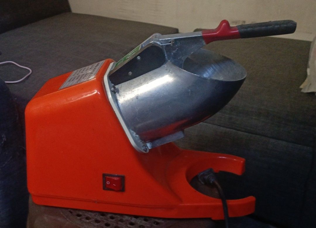 electric Ice crusher.. Pristine and Good working condition (Category: Announcements) located in Quezon City. Submitted by oneshot_0212 (Listing ID 1464136319, Image 2). Description: Still negotiable.. Walang issue.. Q.c. area....