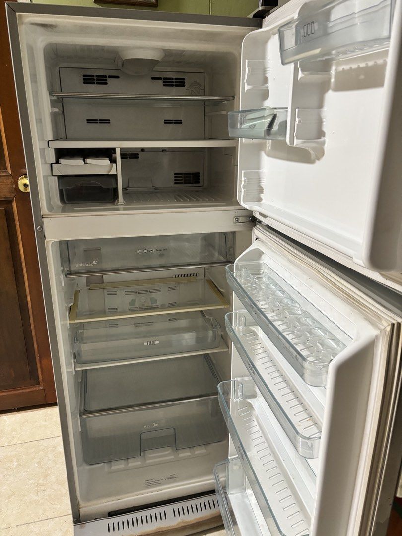 Electrolux Refrigerator (Category: Refrigerators and Freezers) located in Pasig City. Submitted by dannahgb (Listing ID 1464062585, Image 2). Description: - Electrolux Refrigerator - Interior is clean with all shelves intact - Fully functional and works well - SF shouldered by buyer.