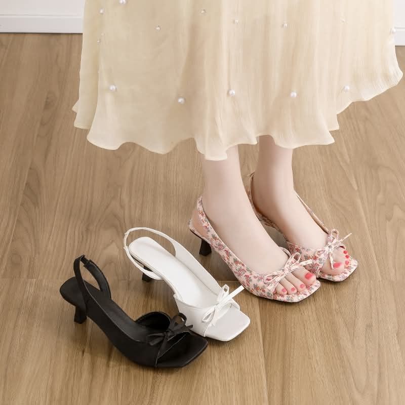Elegant sandlas (Category: Flats & Sandals) located in Manila. Submitted by raredeer-4deb4e (Listing ID 1464079194, Image 1). Description: size 35-40.