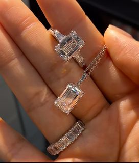 (Category: ) located in . Submitted by japanandsingaporeluxepreloved (Listing ID 1463989345, Image 1). Description: .